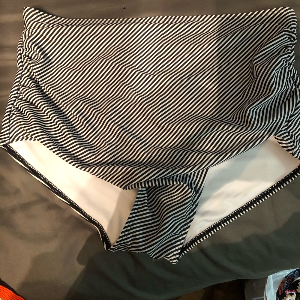 NWOT High waisted swim bottoms